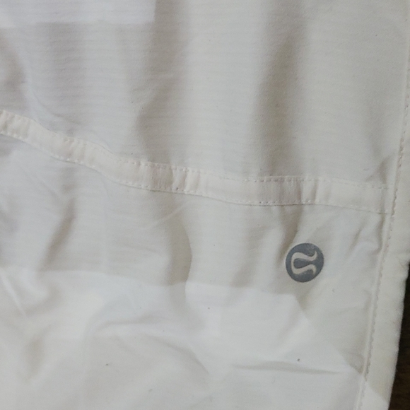 Women's Lululemon board shorts, white, sz8, NSH, worn but in great condition - Picture 3 of 4